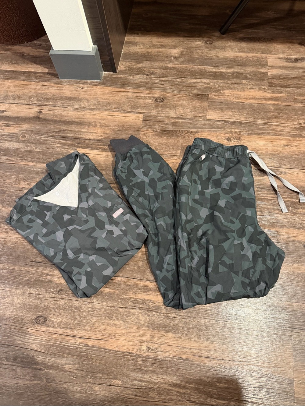 Figs Men’s Gray Camouflage Joggers and scrub top
